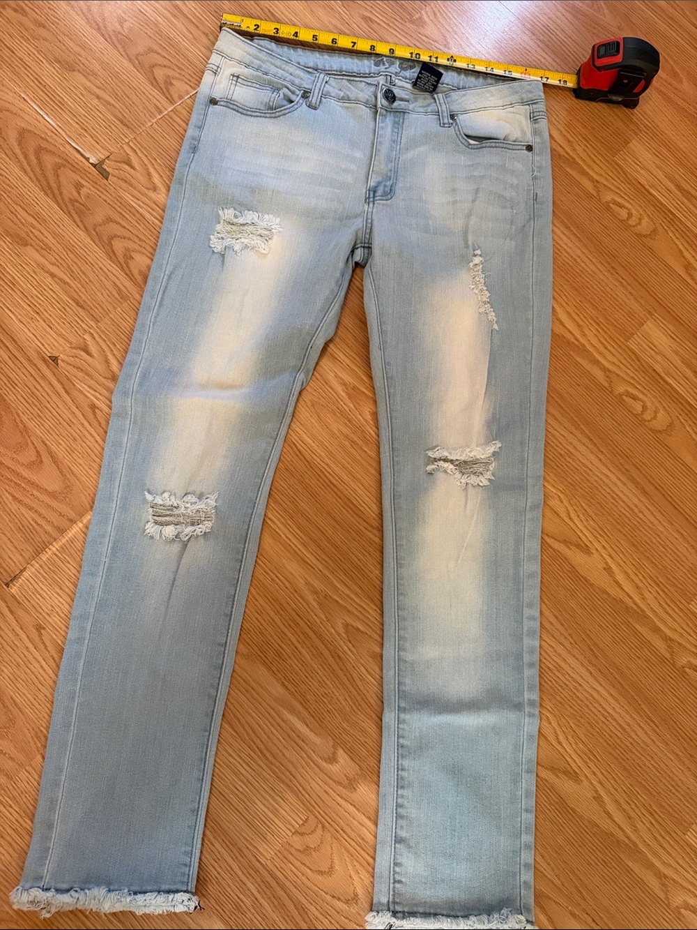 Light Wash Distressed Women's Jeans - 15/16